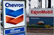 Zayıflayan petrol fiyatları ABD'li enerji şirketleri Exxon Mobil ile Chevron'un kârını düşürdü