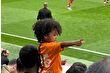 Eski Galatasaraylı futbolcu Ryan Donk'un oğlu, sarı-kırmızılıların maçını tribünden izledi