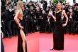 Bella Hadid, kırmızı halıda yeni imajıyla poz verdi