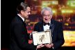 Leonardo DiCaprio 2025 Cannes Film Festivali'nde Robert De Niro'ya Altın Palmiye ödülünü takdim etti