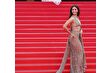 Ünlü oyuncu Alia Bhatt, Cannes'da Gucci elbisesiyle göz kamaştırdı