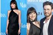 Dakota Johnson ve Chris Evans, Pedro Pascal'ın yüz kartonu ile New York'taki Materialists galasında