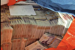 Market çalışanı bavulunda servetle yakalandı