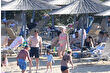 Oyuncu Selahattin Paşalı, eşi ve kızıyla Bodrum’da tatil sezonunu açtı