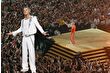 Yapay zeka yaptı, oldu: 17 ve 51 yaşındaki Robbie Williams sahnede buluştu