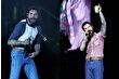 Post Malone, hayranıyla kadeh tokuştururken sahneden düştü