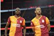 Galatasaray Osimhen ve Sane için imza töreni düzenledi; Osimhen Türkçe "Merhaba Galatasaray" dedi