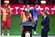 Galatasaray Osimhen ve Sane için imza töreni düzenledi; Osimhen Türkçe "Merhaba Galatasaray" dedi