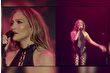 Jennifer Lopez'e Kazakistan konseri sırasında çekirge kondu