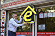 Yetkili emlak ofislerine 'e' tabelaların asılmasına başlandı