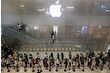 Çin'de satışa başlayan Apple'ın iPhone 17 lansmanında yüzlerce kişi sırada bekledi