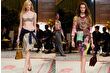 Milano Moda Haftası’nda Donatella'sız Versace defilesi tartışmalara yol açtı
