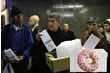 Çekya seçimlerini, seçmenlere donut dağıtan eski başbakan ve milyarder Andrej Babis kazandı
