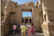 Mısır tarihine ışık tutan Karnak Tapınağı'na turistler yoğun ilgi gösteriyor