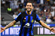 Hakan Çalhanoğlu, Milano’da Okan Buruk ve Abdullah Kavukcu’ya ‘Ocak transferinde gelmeye hazırım’ mesajını verdi