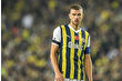 Fenerbahçe’den ayrılan Edin Dzeko, UEFA konferans ligi tarihinde gol atan en yaşlı futbolcu ünvanını kazandı