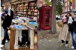Londra seyahatine çıkan Pınar Sabancı kitapçı gezintisinde