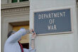 ABD Başkanı Trump’ın kararnamesi sonrası Pentagon tabelaları' Savaş Bakanlığı' yazısıyla değiştirildi