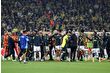 Fenerbahçe ile Galatasaraylı futbolcular arasında karşılaşma öncesinde gerginlik çıktı