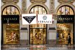 Moda devi Prada, lüks modanın ikonik markalarından Versace'yi 1.4 milyar dolara bünyesine kattı