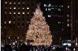 New York'ta bulunan Rockefeller Center'da dev noel ağacı ışıklandırıldı