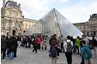 Louvre Müzesi'nde önce soygun, sonra su baskını şimdi de grev