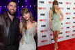 Taylor Swift iHeartAwards2026'da En İyi Pop Albümü ödülünü aldı ve geceye Travis Kelce ile katıldı