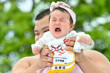 Japonya'da bebek sumolar ağlayarak yarıştı