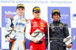 16 yaşındaki Formula 4 pilotu Alp Hasan Aksoy, İtalya Misano'daki ilk yarışında zirveye çıkarak İstiklal Marşı'nı okutmayı başardı