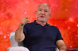 Amazon'un kurucusu Jeff Bezos, yapay zekanın işsizliği değil iş gücü kıtlığını artıracağını savundu