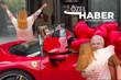 İş kadını Dilhan Karadeniz’den babası İlhan Karadeniz’e ‘Babalar Günü’ için Ferrari sürprizi