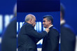 Cumhurbaşkanı Erdoğan, CHP'den istifa eden Haymana Belediye Başkanı Levent Koç'a yeni rozetini taktı