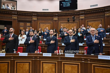 Ermenistan'da hükümet, yeni seçilen parlamentonun ilk oturumunun başlamasıyla istifa etti