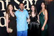 Sandler ailesi Sunny’nin galasında