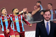 Eski bakan Berat Albayrak aylar sonra ailesiyle birlikte Trabzonspor maçına gitti, bordo-mavililer Galatasaray'ı farklı mağlup etti