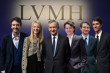Bernard Arnault holdingleri tek çatı altında topluyor, ailesinin LVMH üzerindeki kontrolünü gelecek kuşaklara taşıyacak
