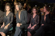 Hailey Bieber ve Zoë Kravitz YSL şovunda buluştu