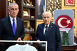 MHP Genel Başkanı Devlet Bahçeli'den TFF Başkanı İbrahim Hacıosmanoğlu'na çelenkli 'yalnız değilsin' mesajı