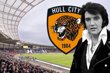 Acun Ilıcalı sürprizini yaptı, dünyaca ünlü Türk tenor Murat Karahan, Hull City’nin stadında Elvis’in efsane şarkısını söyledi