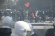 Arnavutluk'taki gösterilerde polis ve eylemciler karşı karşıya geldi