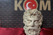 İzmir’de Roma dönemine ait yaklaşık 2 bin yıllık Zeus heykel başı ele geçirildi, 3 kişi gözaltına alındı