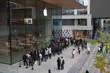 Apple'ın yeni telefonu Çin'de satışa çıktı, Pekin'de iPhone Duo kuyruğu