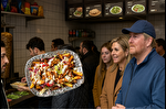 Hollanda Kralı Willem-Alexander, Rotterdam’da kapsalon yemek için bir Türk dönercide sıraya girdi