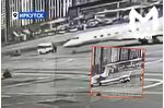 Türk şirkete ait özel jet, havalimanında minibüse çarptı