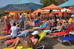 Yunanistan, yaz sezonu yaklaşırken 251 plajda şezlong, şemsiye ve müziği yasakladı