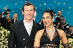Londra’da evlendikten sadece 20 gün sonra Dua Lipa ve Callum Turner’dan bebek müjdesi geldi