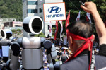 Güney Kore'de Hyundai işçileri, fabrikaya getirilen robotların işlerini ellerinden alacağı endişesiyle greve başladı