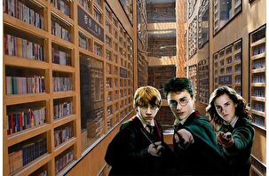 Çin'de eski bir fabrika Harry Potter romanlarından ilham alan dev kitapçıya dönüştürüldü