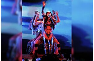 Katy Perry, konserde hayranına sarıldı: 'Bütün meselenin bu olduğunu unutma'