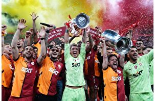 Muslera ve Mertens kupalarla veda etti